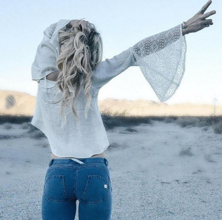 peach and hip jeans, bottomless