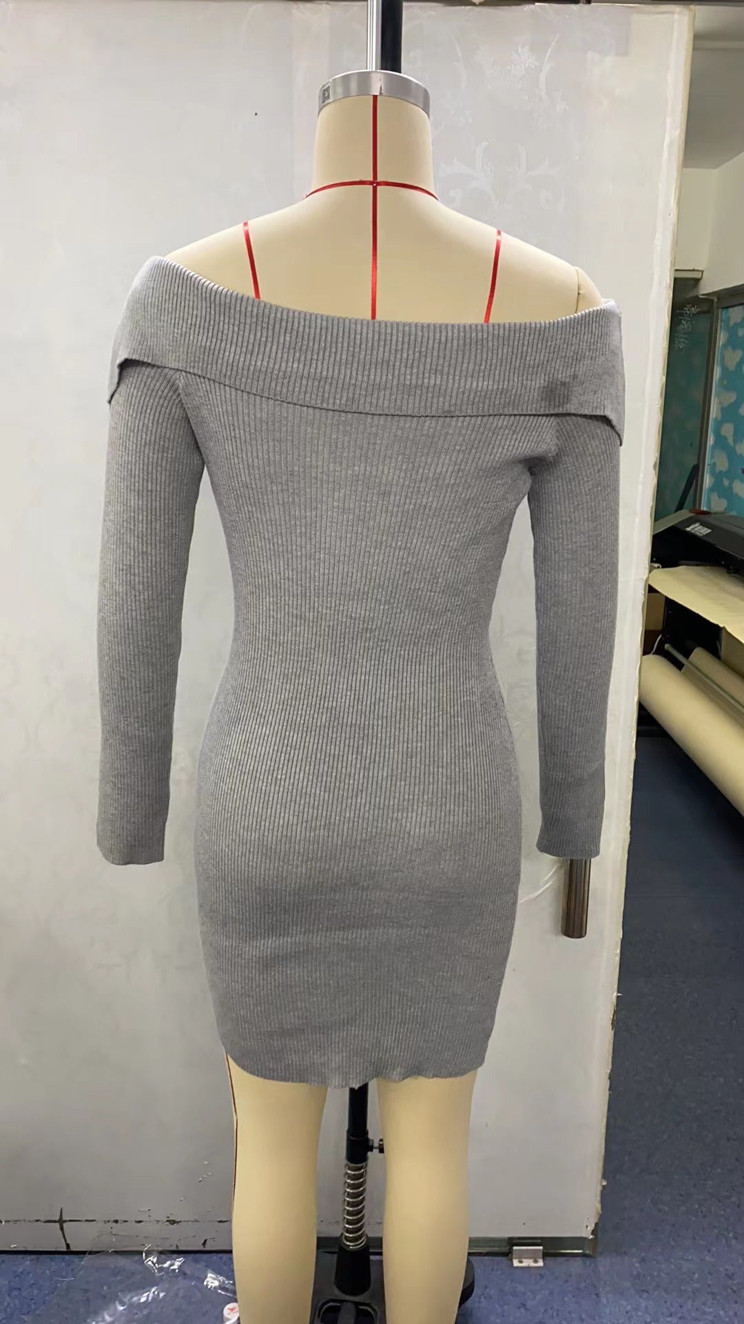 One-shoulder Long-sleeved Slim Hip Dress