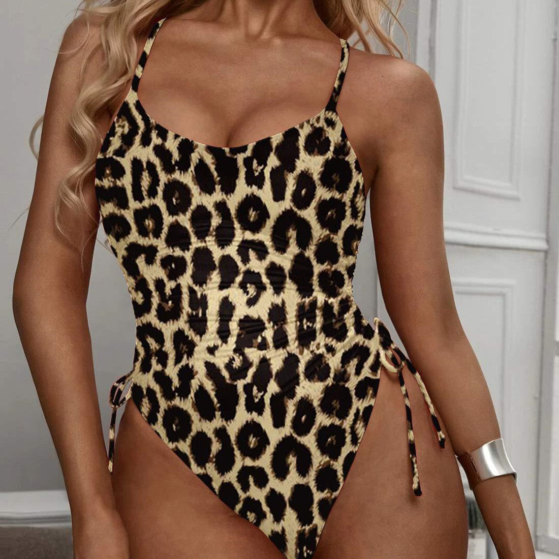 Women's Fashion Wrinkled Halter One-piece Swimsuit