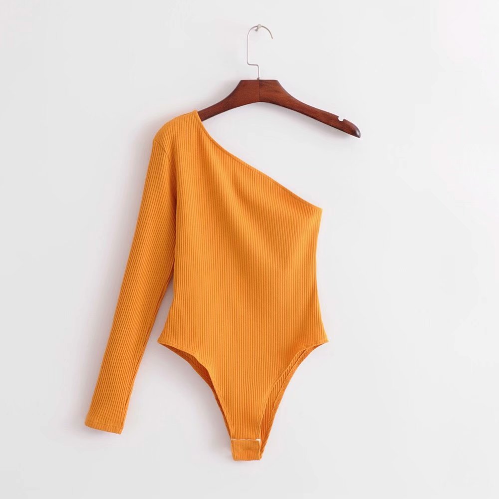 One-shoulder long-sleeved one-piece T-shirt