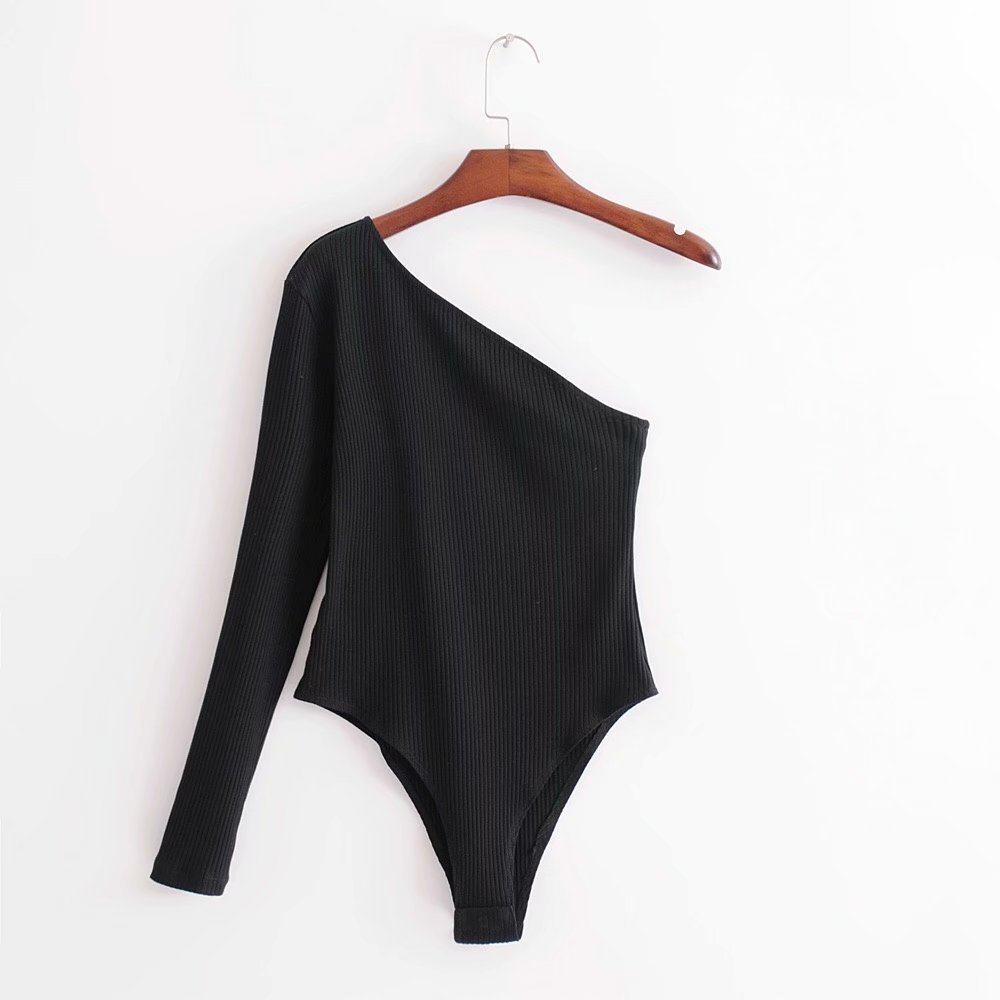 One-shoulder long-sleeved one-piece T-shirt