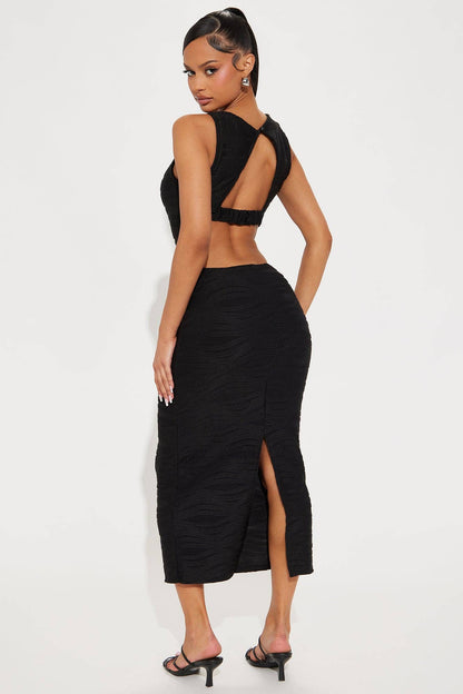 BACK CUTOUT GEOMETRIC SLEEVELESS DRESS